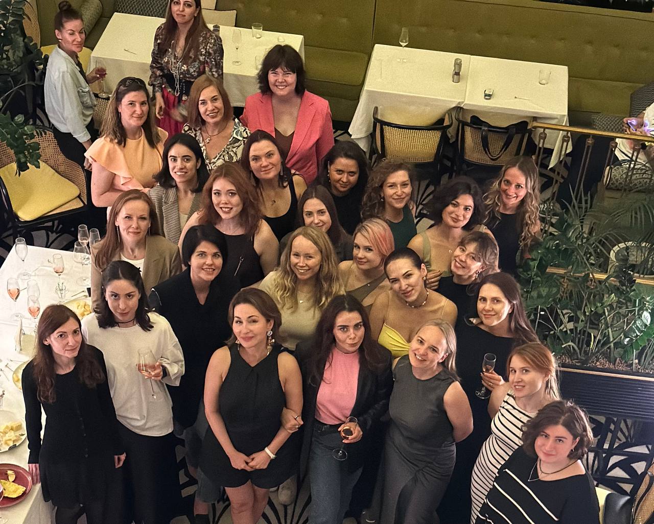 Раз в некоторое время я собираю всех на Girls Only Party - околофеминистское (на самом деле нет) движение поговорить про свое | Сетка — социальная сеть от hh.ru