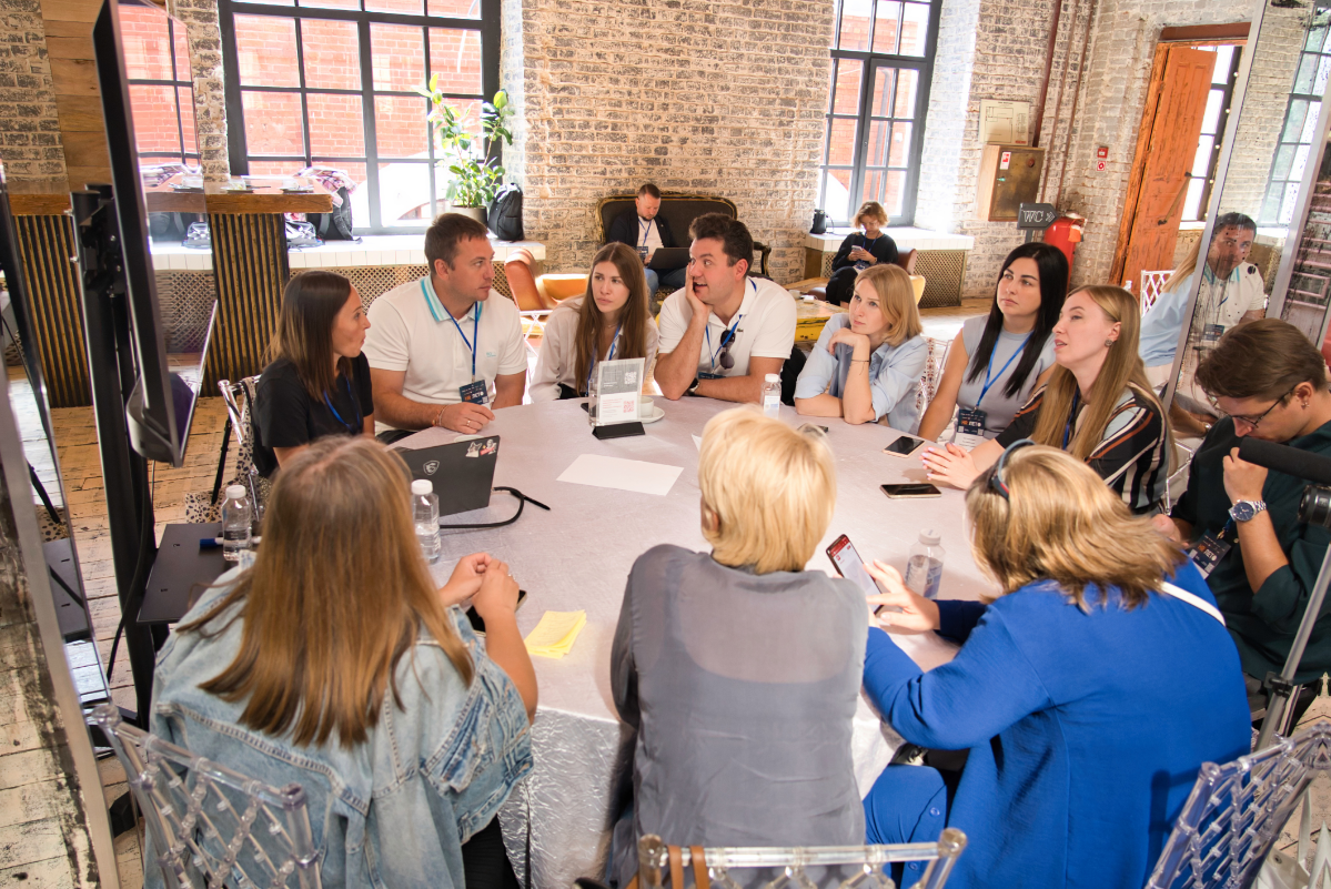 Начало делового сезона не за горами. Подраскачали мозги на конференции Hr лето | Сетка — социальная сеть от hh.ru