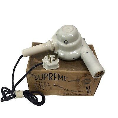 #фифобзор
И в завершение — два предмета, которые тут будто бы не к месту. У Элль в Калифорнии на столике лежит очень мощный фен, который выглядит уж сильно старо (как будто бы он из 60х, если честно) | Сетка — социальная сеть от hh.ru