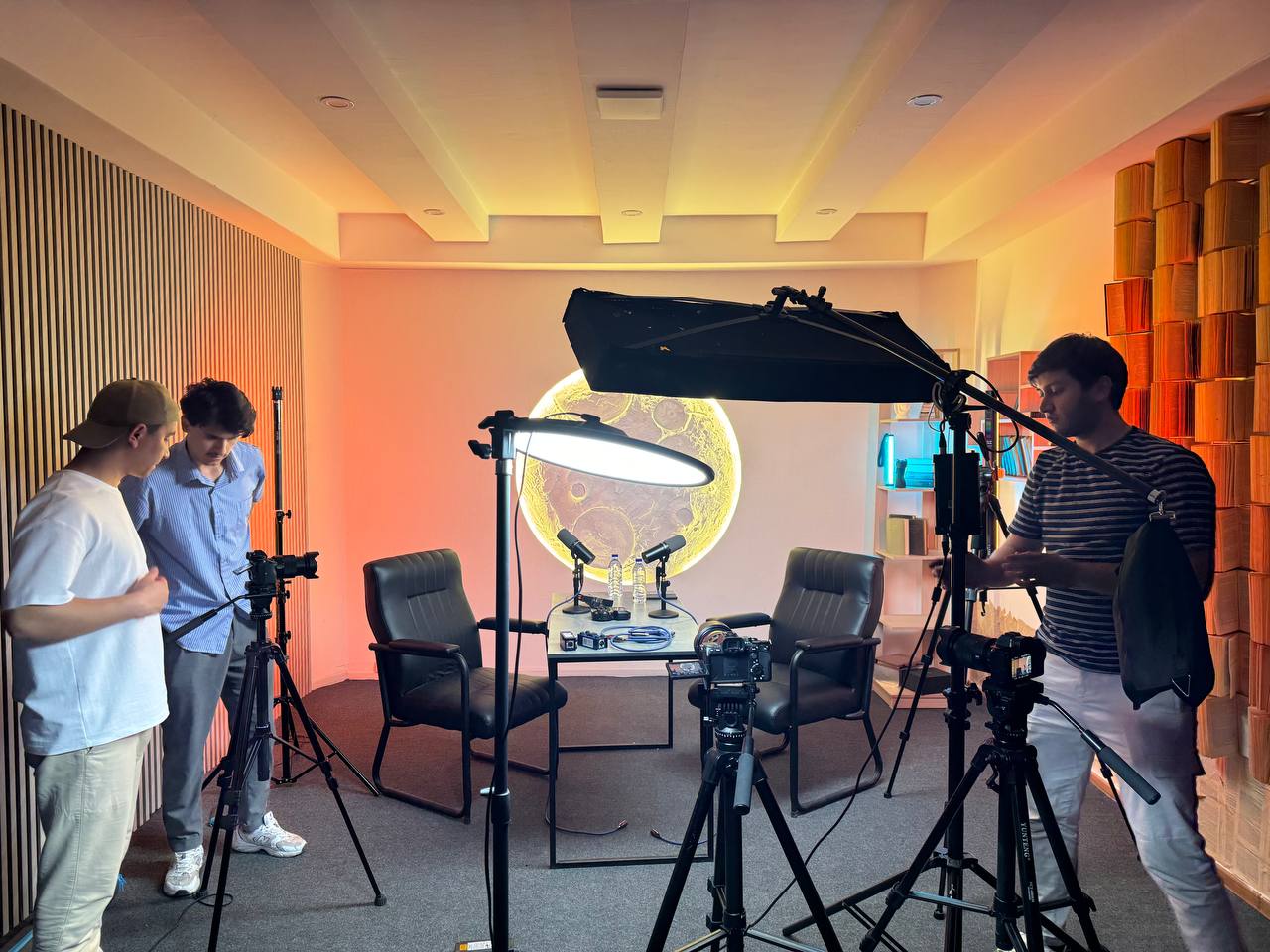 Подкаст снять, осталось обработать, и дать вам на оценку 🤞🏻. 
Напомню, выйдет на youtube канале: https://youtube.com/@umedschannel
#youtube #подкаст 
@umedschannel | Сетка — социальная сеть от hh.ru