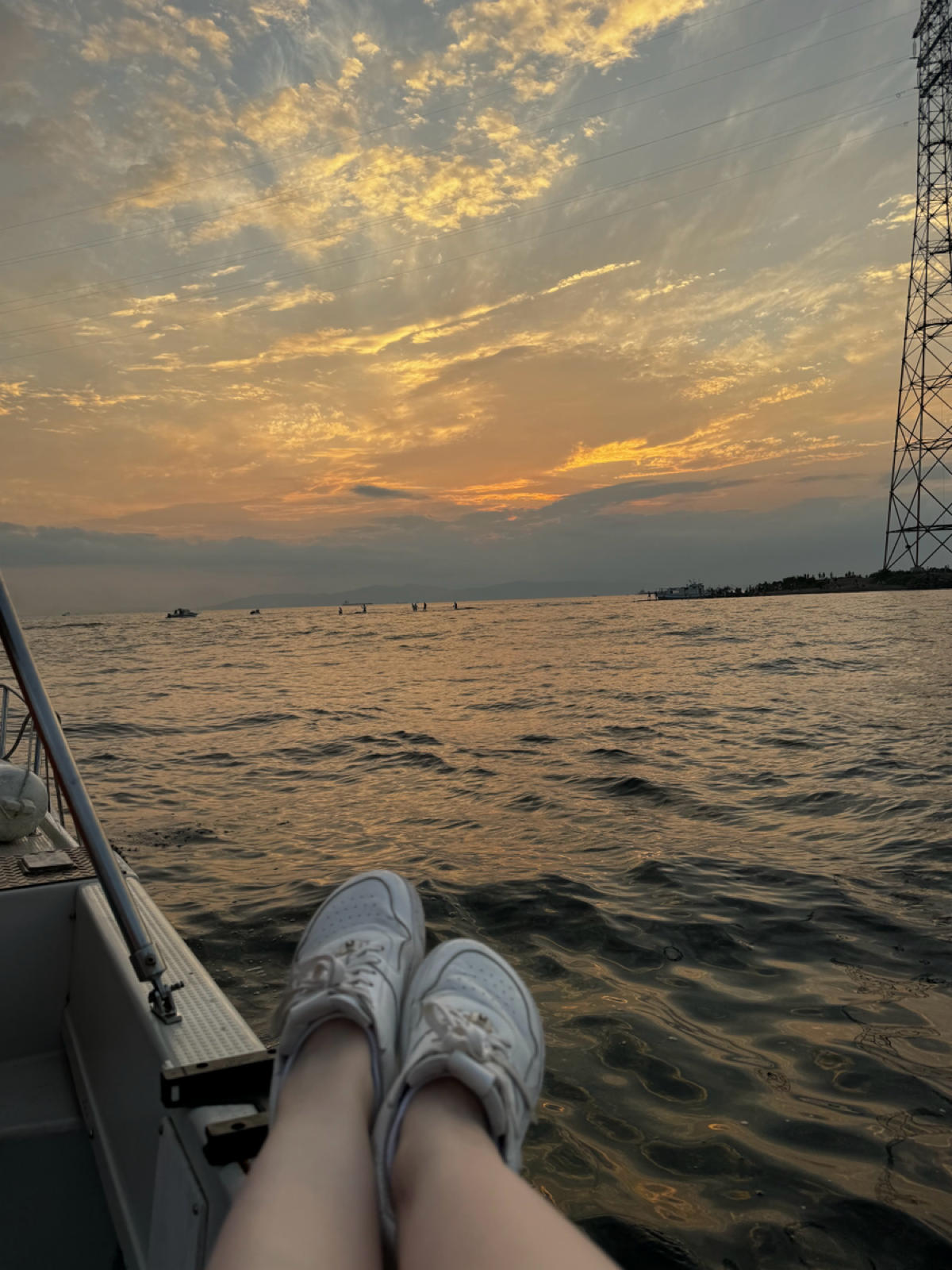 Вчера оказалась на корпоративном мероприятии «Лето вместе», прогулке на катере вдоль побережья Владивостока | Сетка — социальная сеть от hh.ru