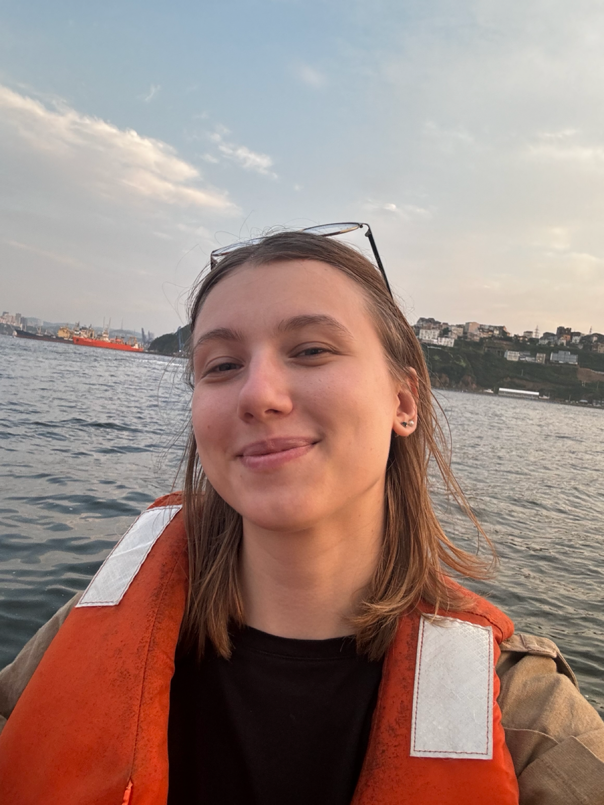 Вчера оказалась на корпоративном мероприятии «Лето вместе», прогулке на катере вдоль побережья Владивостока | Сетка — социальная сеть от hh.ru