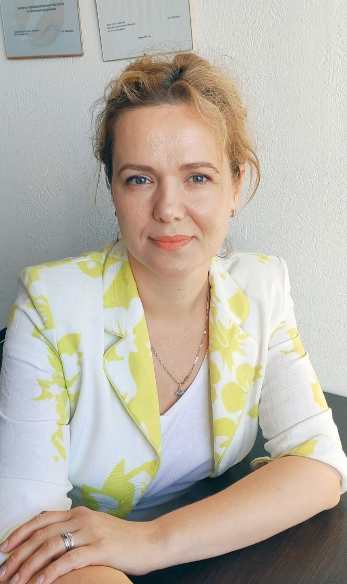 Elena Elena | Сетка — социальная сеть от hh.ru