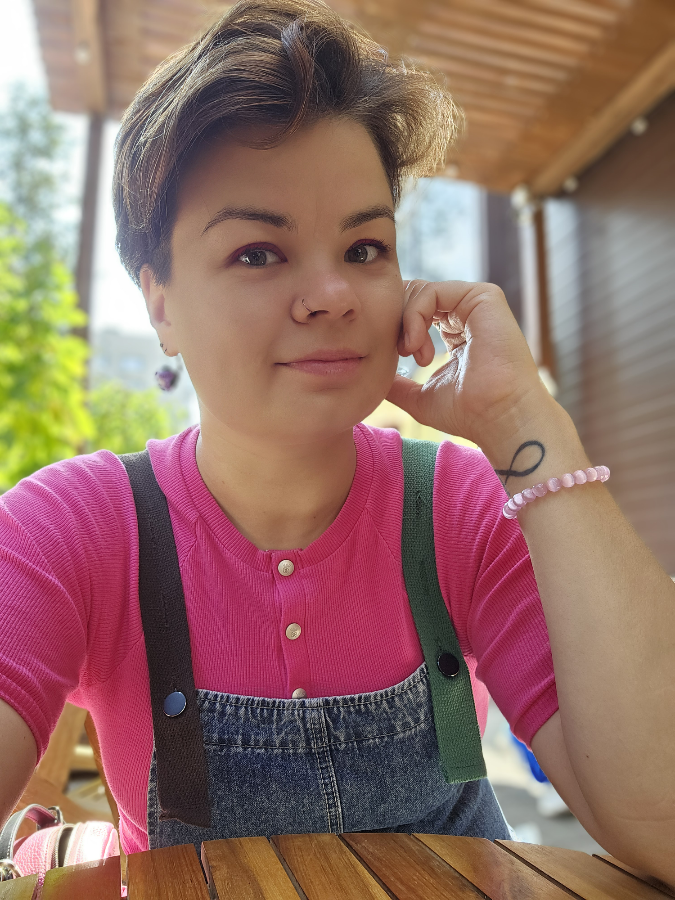 Привет, нетворкинг!
Меня зовут Алёна, мне 38 лет, живу в САО в Москве, занимаюсь развитием своего бизнеса, меня воспитывают дочь Алиса и кот Пончик, мечтаю открыть свой глэмпинг где-нибудь в глуши и н... | Сетка — социальная сеть от hh.ru