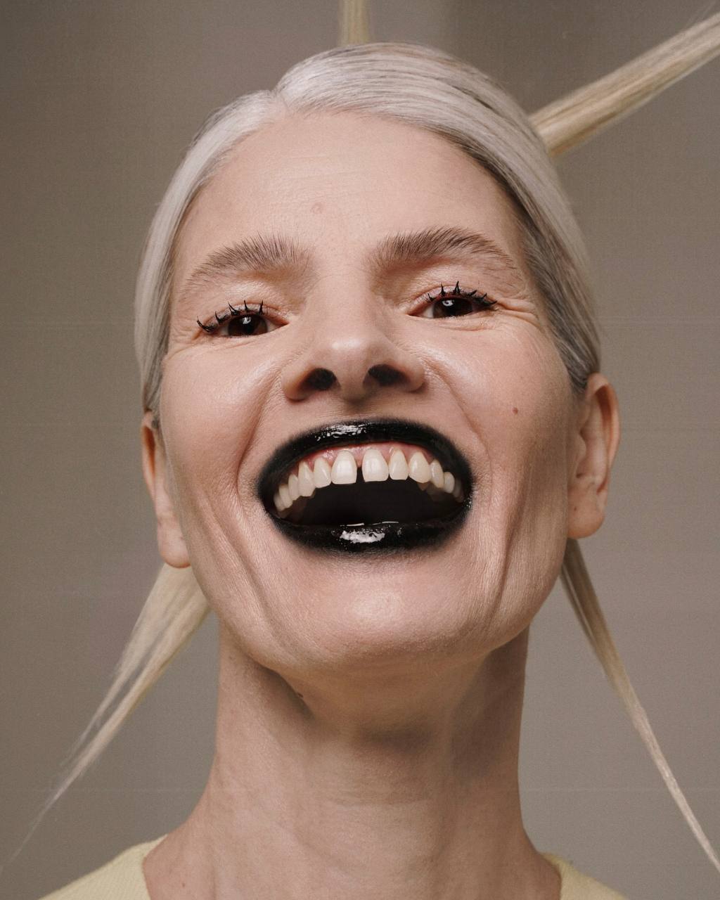 собираю идеи бренд-активаций к 1 сентября 
и наткнулась на такую вот всплывашку у одного бренда — не в обиду ребятам, но, по-моему, выглядит пугающе… | Сетка — социальная сеть от hh.ru