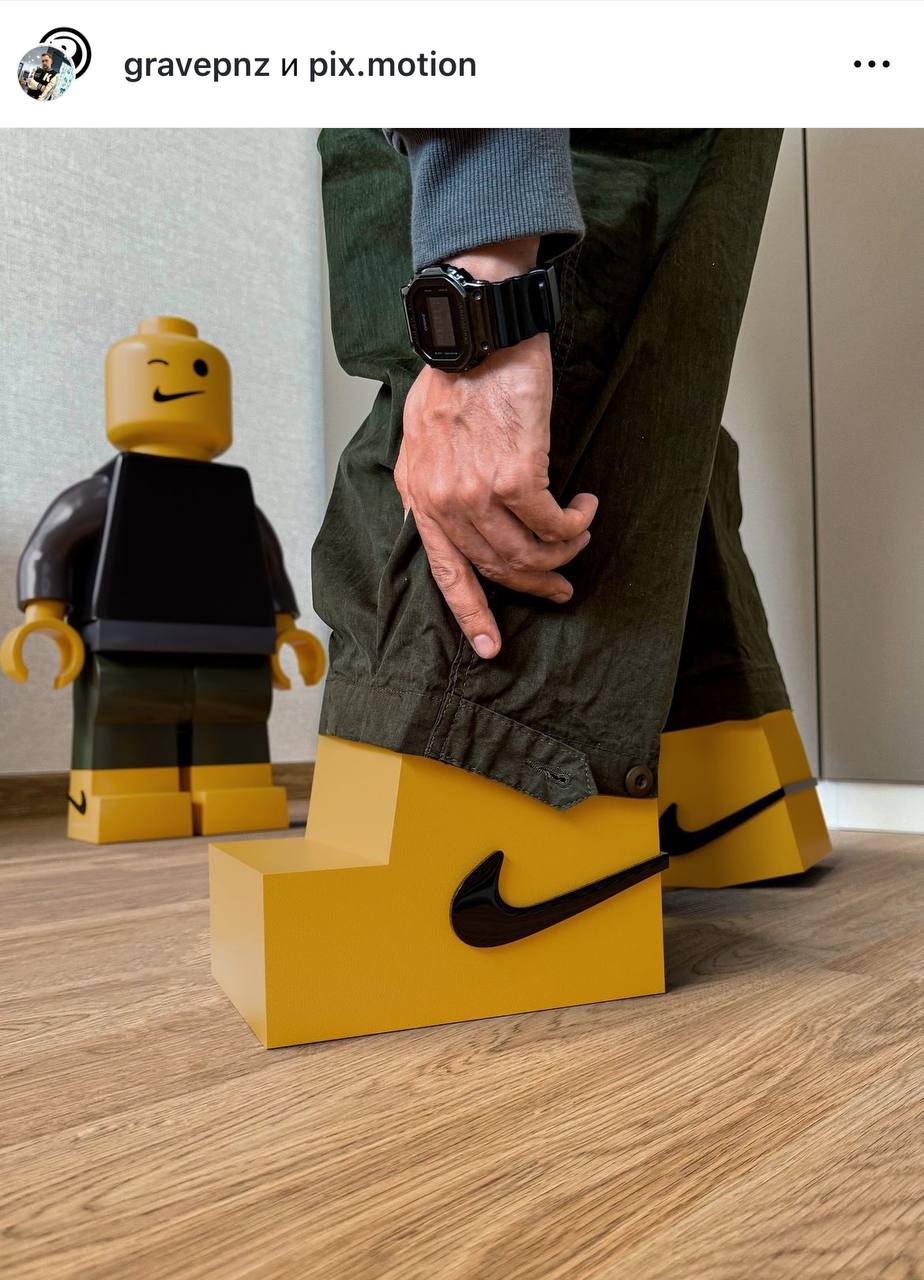Московский дизайнер Сергей Будачев выпустил кроссовки в стиле Lego. Именно так он представляет себе сотрудничество Lego и Nike, о котором бренды недавно объявили | Сетка — социальная сеть от hh.ru