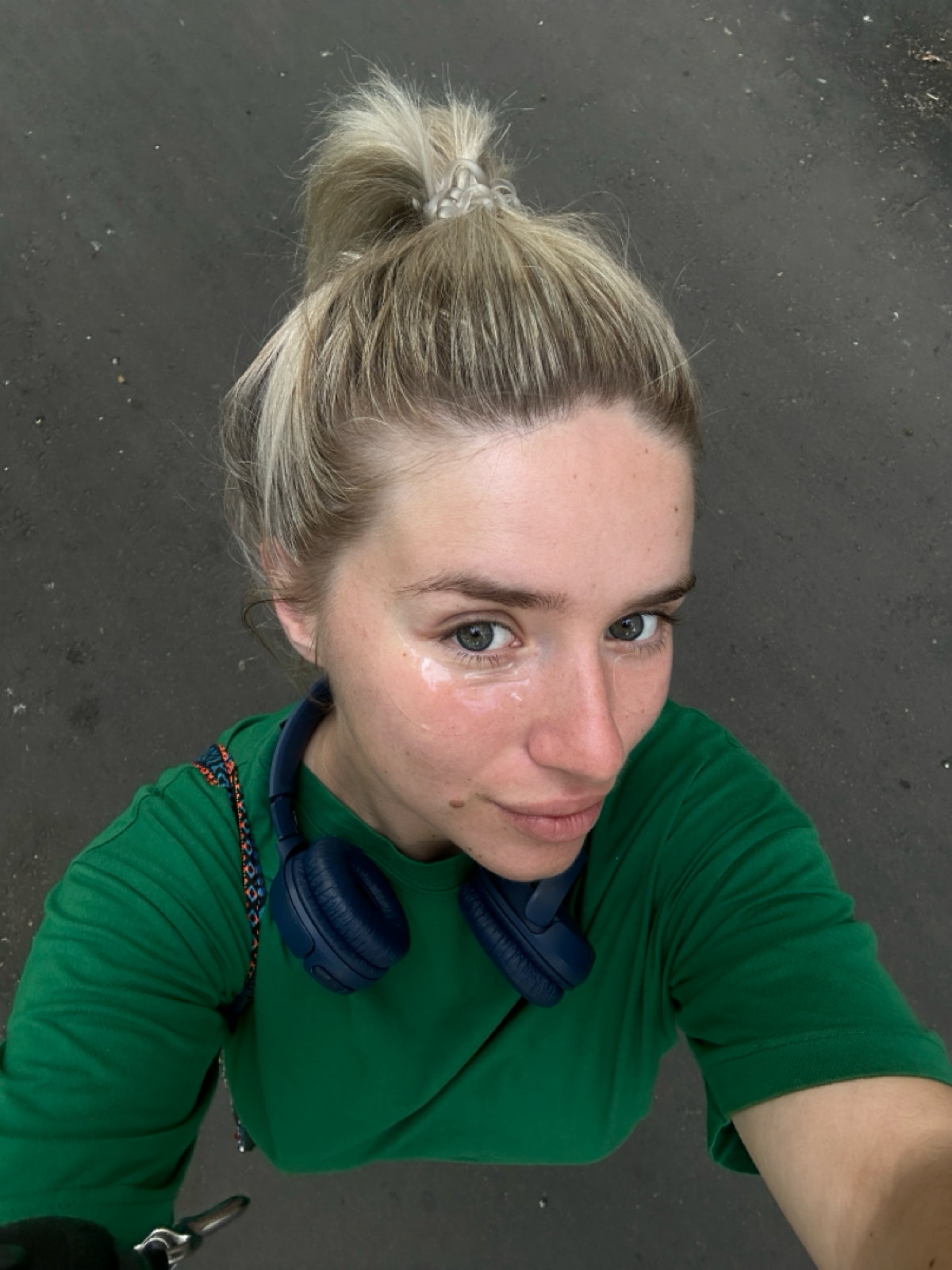 Нихао! Эту девочку зовут Катя. 24 года. Переехала в Москву с Дальнего Востока.
По образованию и жизни журналист))
За год жизни в МСК успела много где поработать и уволиться | Сетка — социальная сеть от hh.ru