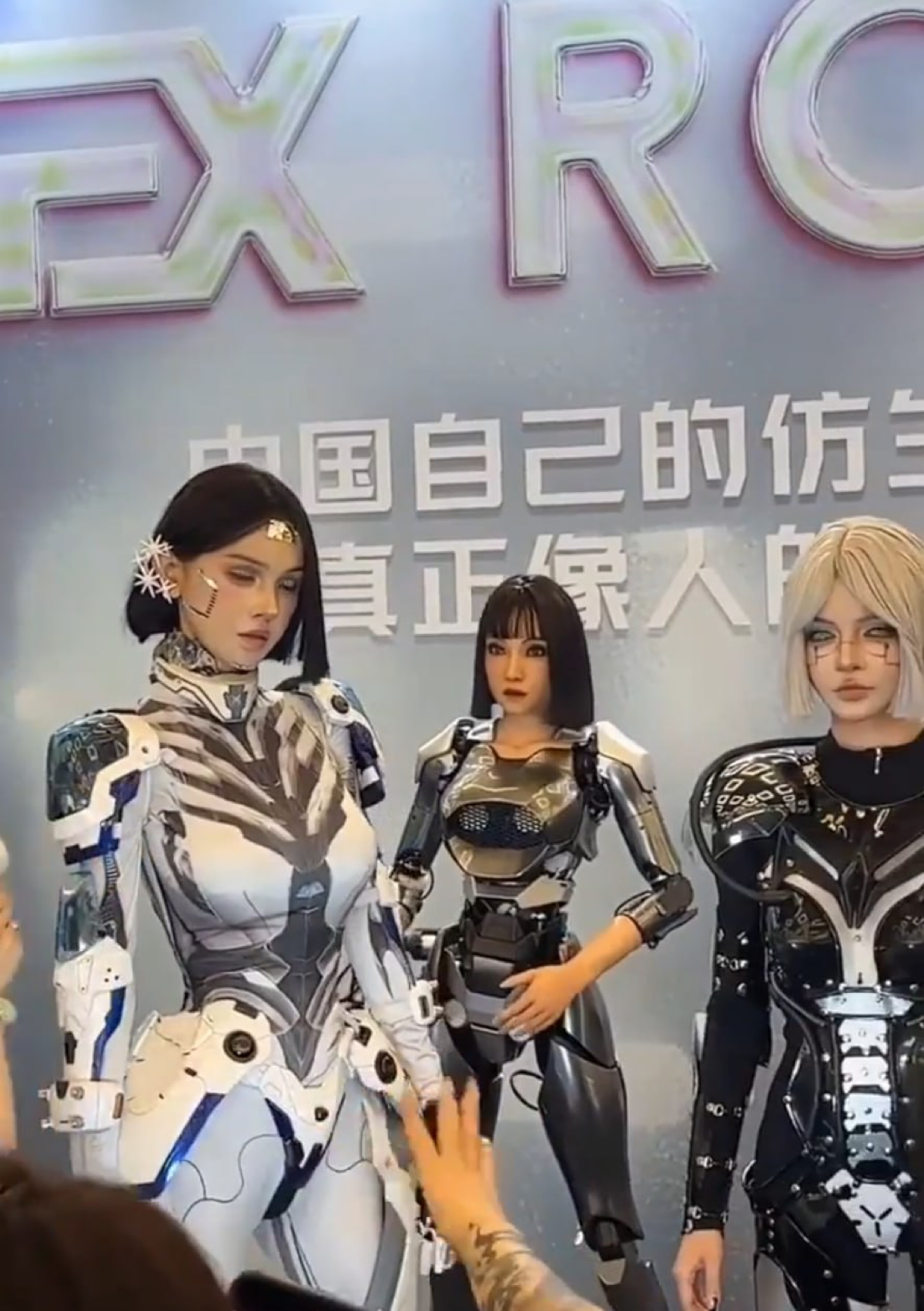 World Robot Conference 
Китай, Пекин 
#китай #роботы #ai | Сетка — социальная сеть от hh.ru