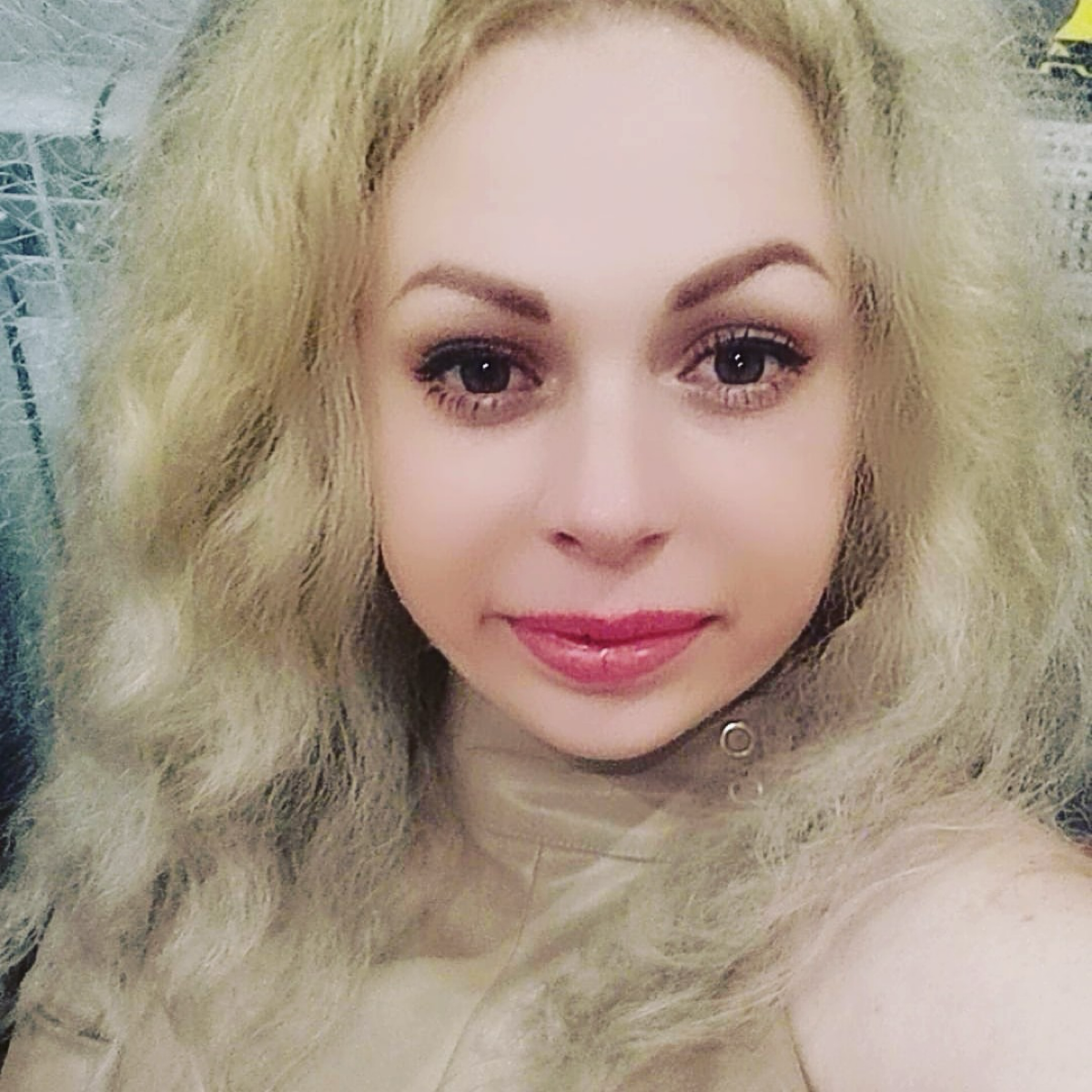 Яна Попова