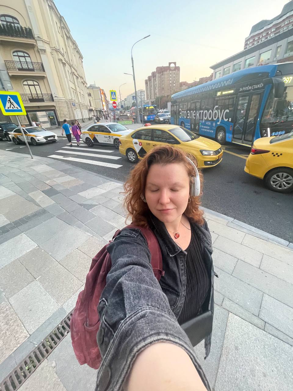 Якиманка стоит, а я пойду полежу
Всем хорошо провести вечер 🧡 | Сетка — социальная сеть от hh.ru