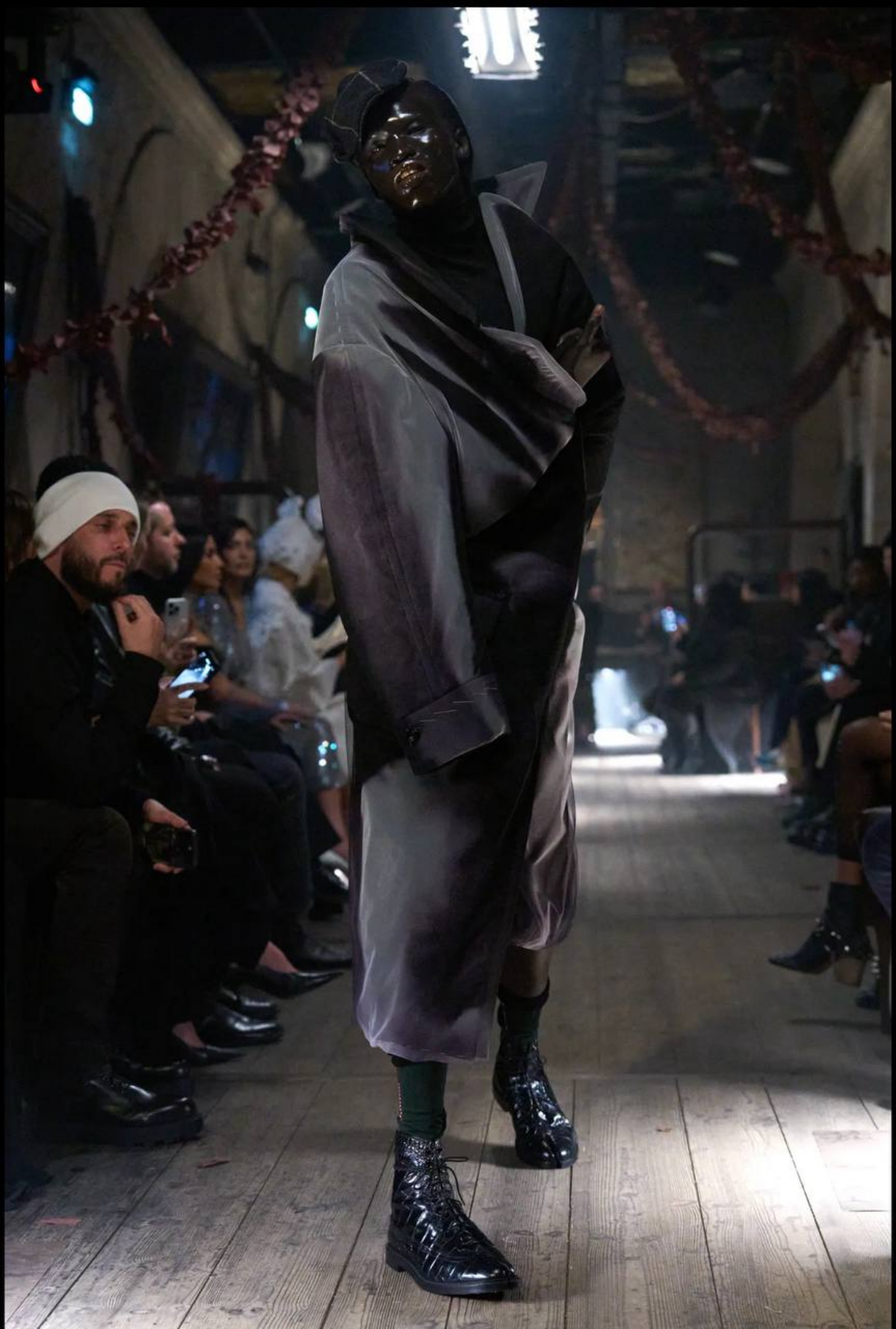 Maison Margiela SS 2024 Couture
Кстати говоря, Джон Гальяно с 2014 года является креативным директором Дома Маржела | Сетка — социальная сеть от hh.ru