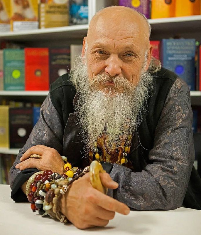 Был вчера в гостях у Бронислава Брониславовича Виногродского. 
Удивлялся, в очередей раз, насколько сильно перекликается группа с большими смыслами восточного спокойствия и дальнозрения | Сетка — социальная сеть от hh.ru