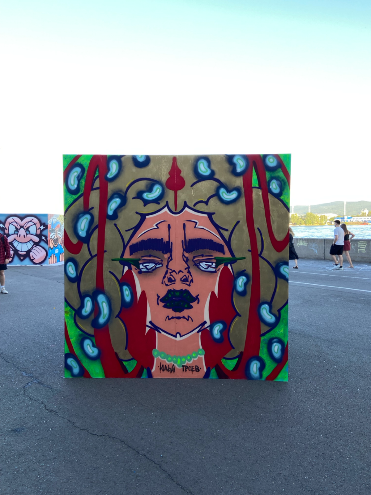 С того года рисунок на набережной Енисея в Красноярске.
#graffiti #art #arti #illustrator | Сетка — социальная сеть от hh.ru