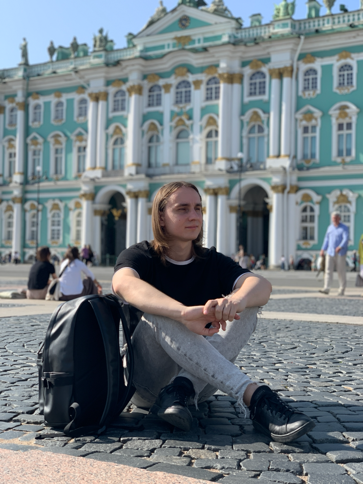 200 день на пути к цели. 
Я за этот месяц так отпахал, что просто ЖЕСТЬ. 
Просыпался практически каждый день в 7-8 утра и занимался поиском клиентов на монтаж и оказыванием услуг | Сетка — социальная сеть от hh.ru