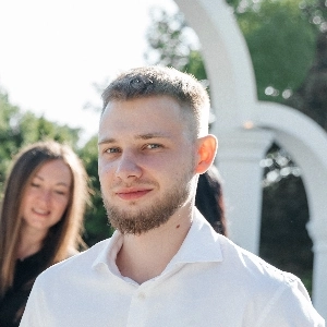 Дмитрий Леонов