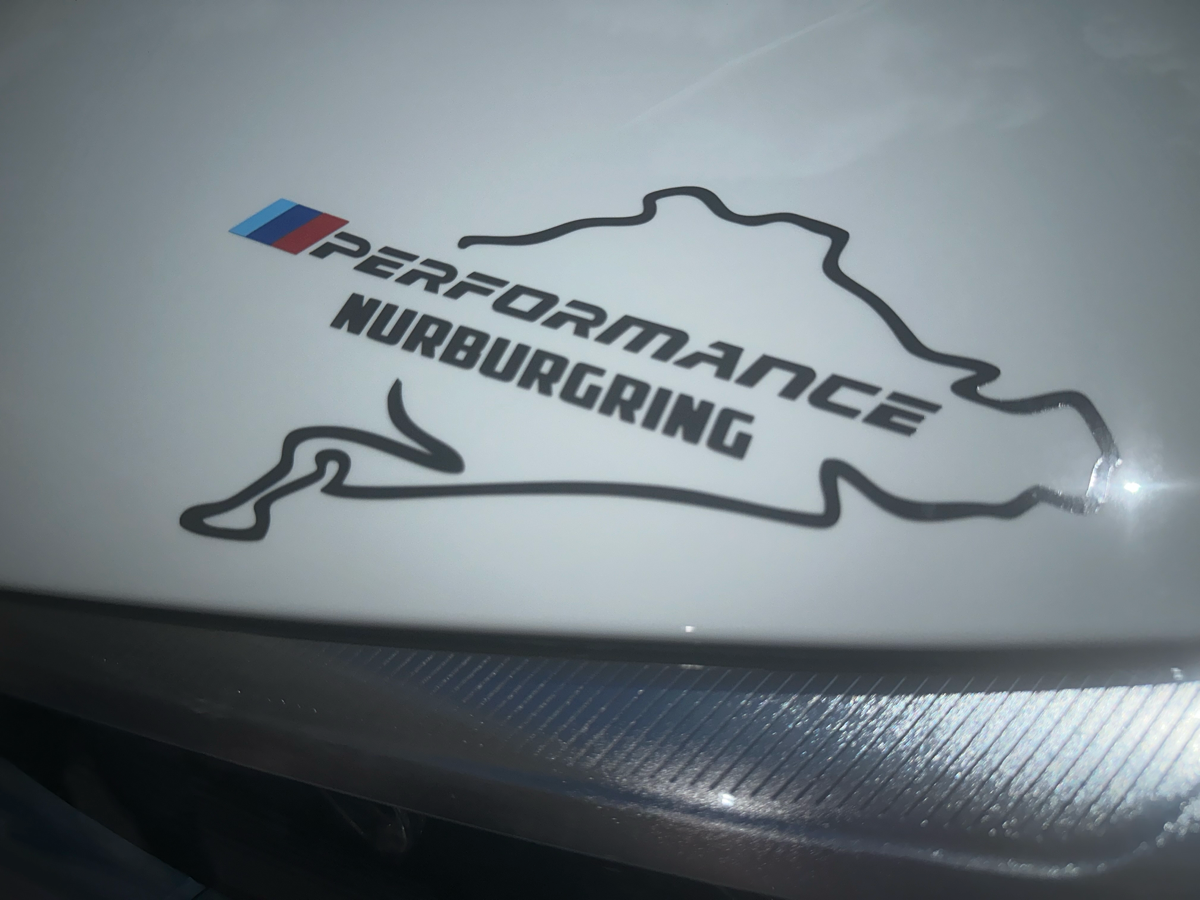 В основном я делаю на машины наклейки, бывает изготавливаю для коммерческих целей, но редко, раньше специализировалась только на мотоциклах в основном спортивные или городские | Сетка — социальная сеть от hh.ru