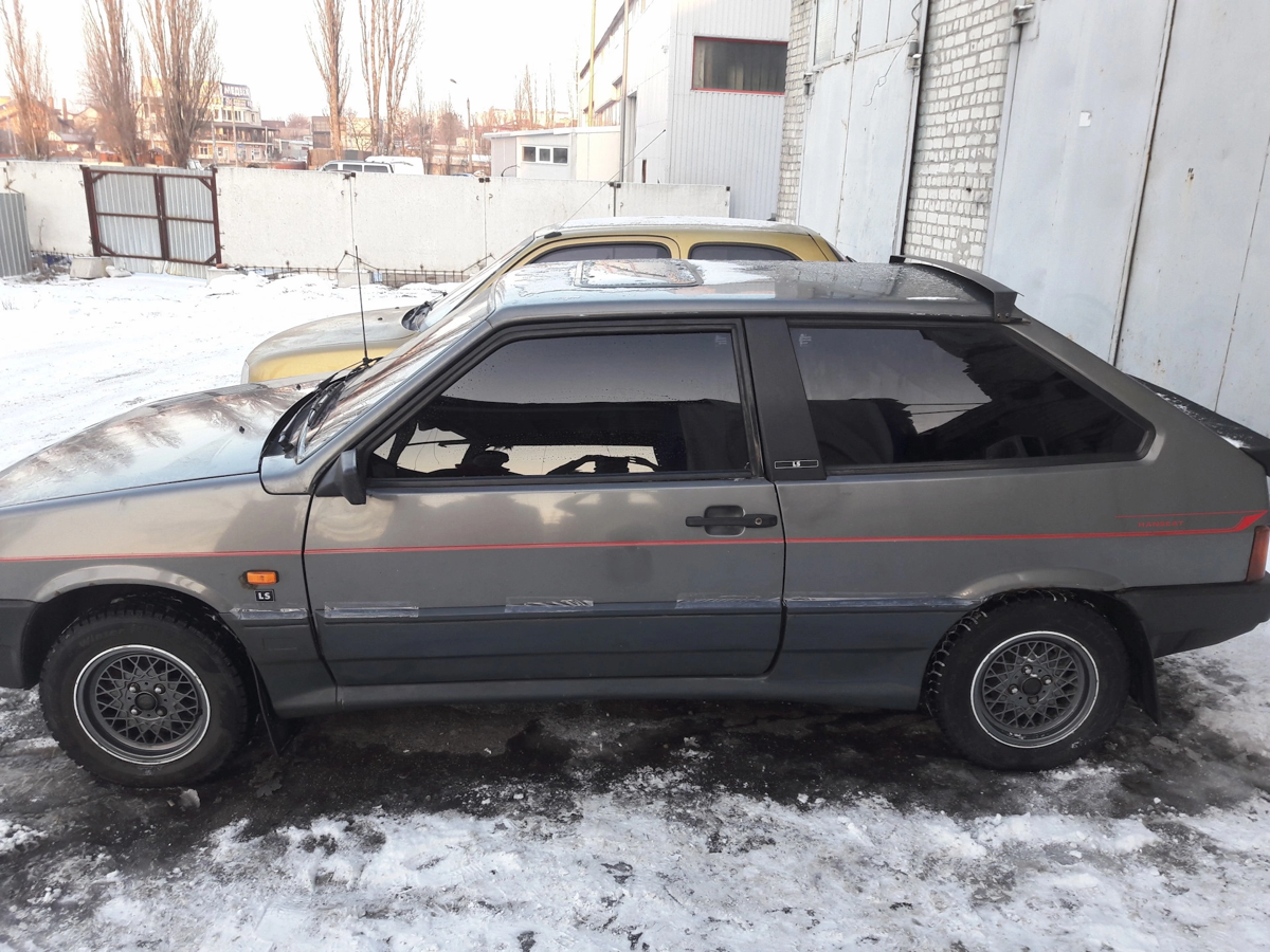 В основном я делаю на машины наклейки, бывает изготавливаю для коммерческих целей, но редко, раньше специализировалась только на мотоциклах в основном спортивные или городские | Сетка — социальная сеть от hh.ru