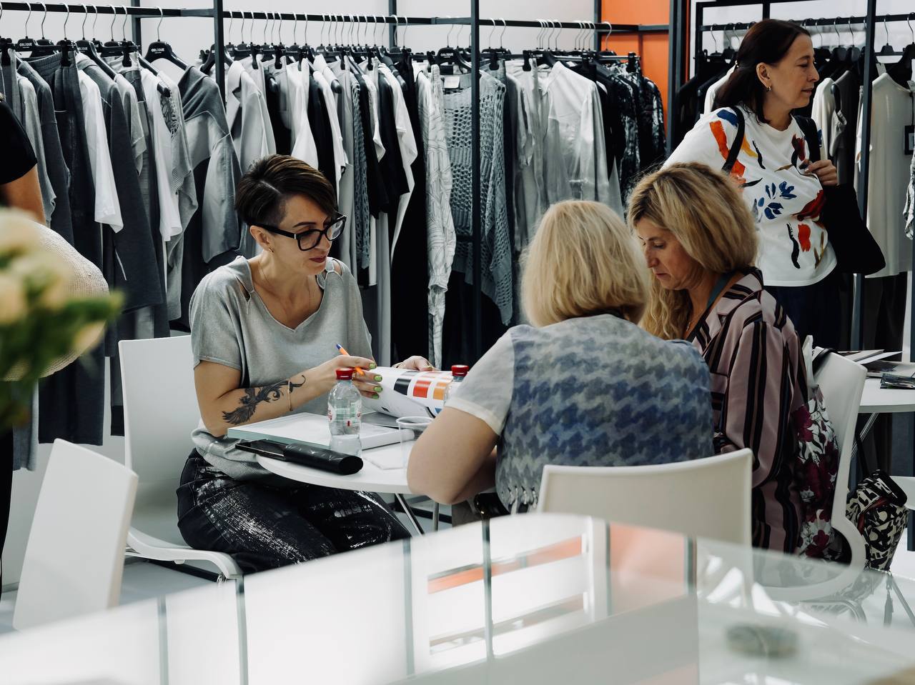 Бизнес в ожидании роста расходов и продаж
На площадке выставки CPM PROfashion провел опрос экспонентов об успехах, трудностях и ожиданиях российского fashion-бизнеса | Сетка — социальная сеть от hh.ru