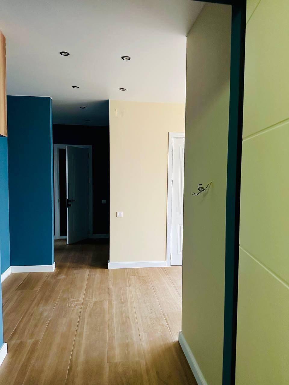 🤎🤎🤎🤎
Батуми, ул. Селима Химшиашвили, 20.
📍Локация на карте
— Зеленый каркас с визуализацией интерьера.
— 3 спальни с выходом на балкон, в одной имеется гардеробная, 1 спальня задумывалась под кабинет | Сетка — социальная сеть от hh.ru