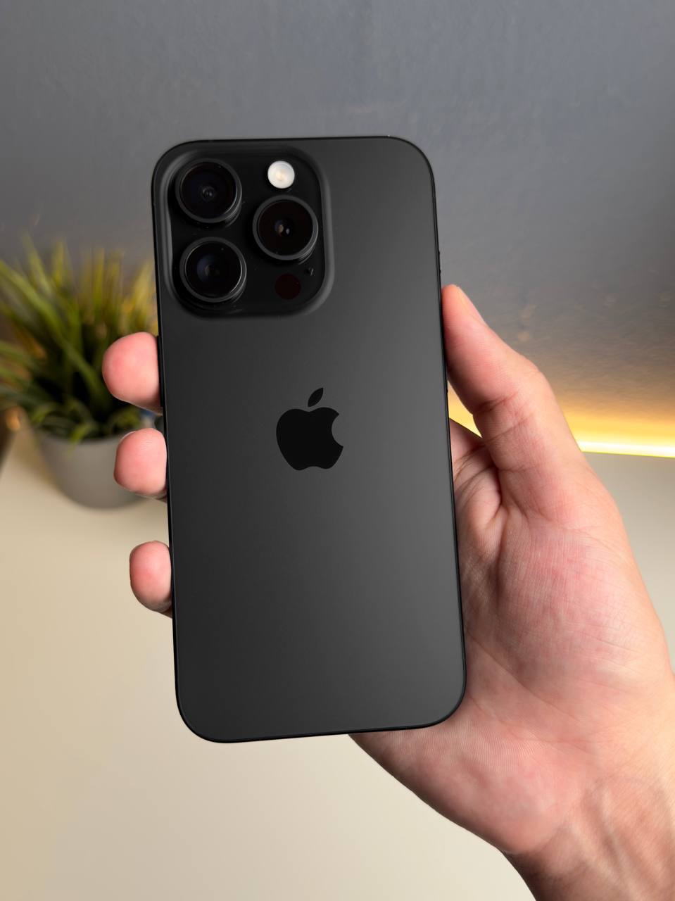 🍏 iPhone 16 Pro может вернуть цвет Space Black
• Вы бы взяли этот цвет? | Сетка — социальная сеть от hh.ru