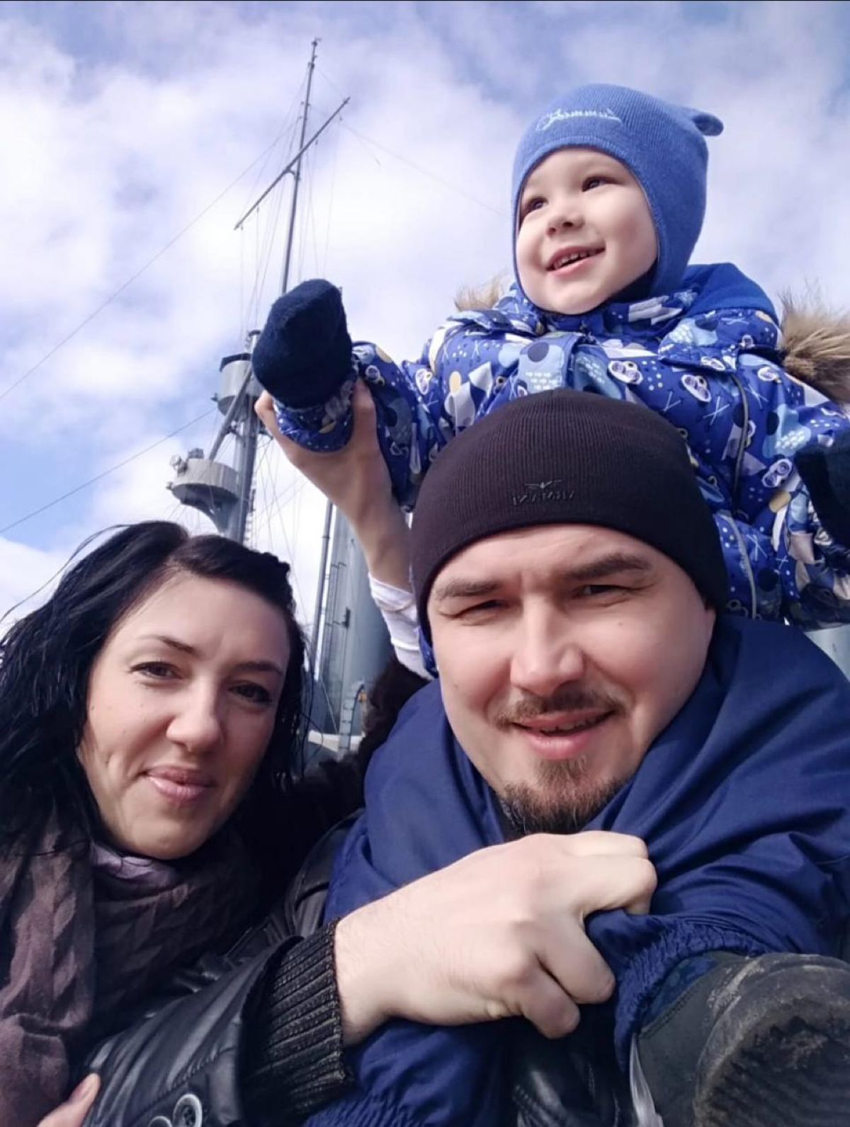 #постзнакомство
Глава 4.
Женился, родился сын Демид. Но только вот время на семью практически не оставалось, с загруженности в метрострое и в своём бизнесе | Сетка — социальная сеть от hh.ru