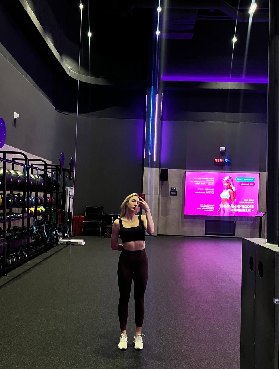 Nike Pro — это не новая рекламная кампания спортивного гиганта.
Это обзывательство :)
Точнее, название для фотографий девушек в лосинах. Почему именно так? Потому что зумеры | Сетка — социальная сеть от hh.ru