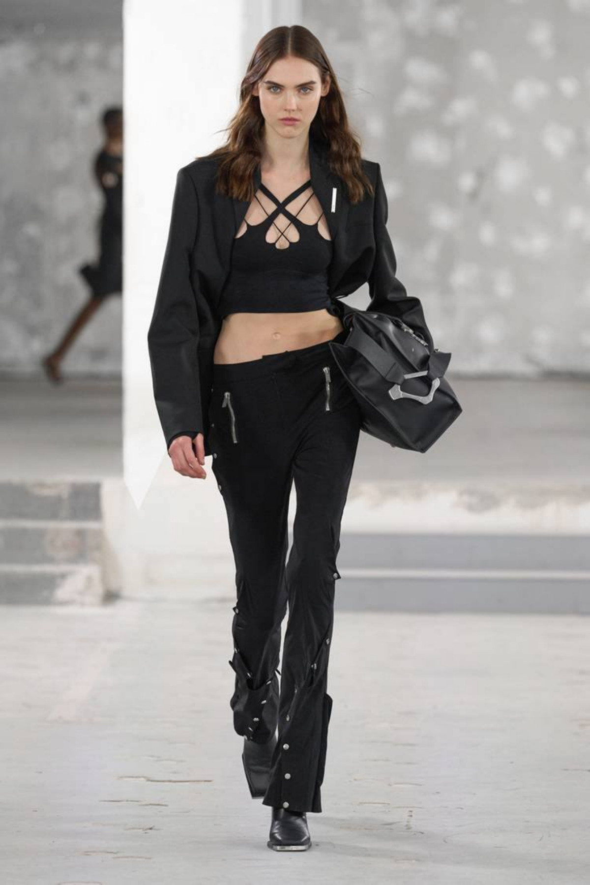 Heliot Emil SS23
📌Ссылка на телеграмм канал: https://t.me/sspxps
#дизайн #мода #fashion  #runaway #design | Сетка — социальная сеть от hh.ru