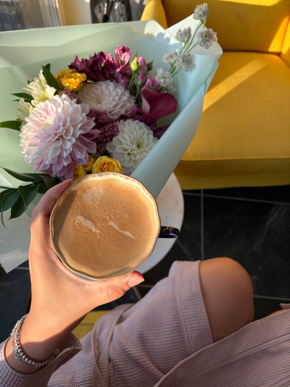 Маленький принц, ты ли это?
Кофе продолжает мне на что-то намекать, мне пришло лишь в голову:
Встал поутру, умылся, привёл себя в порядок — и сразу же приведи в порядок свою планету | Сетка — социальная сеть от hh.ru