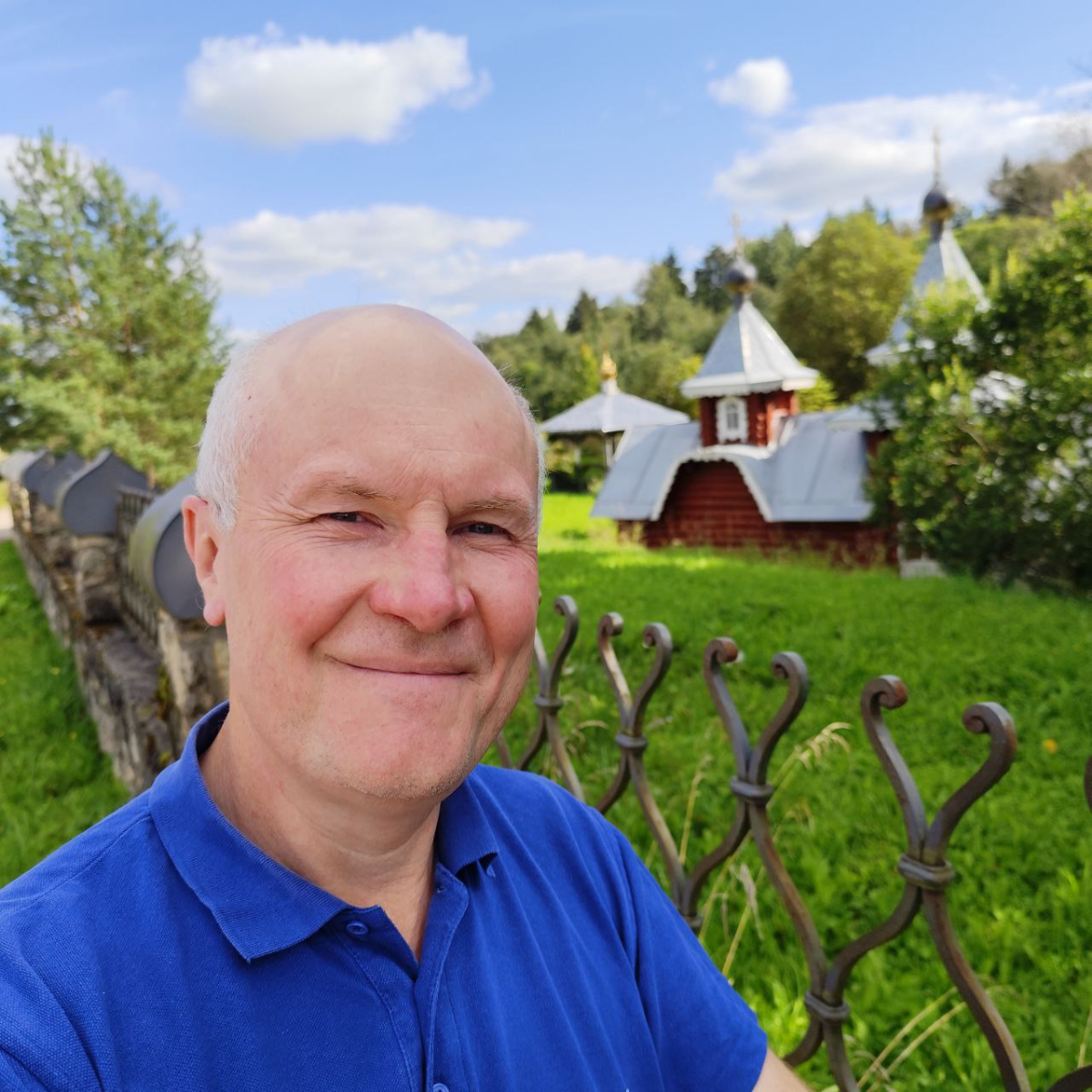 Я  психолог,  но  боюсь  удвоить  свой  доход.
Знаете, иногда мне кажется, что мы, психологи,  сами себе строим  "стеклянный  потолок" | Сетка — социальная сеть от hh.ru