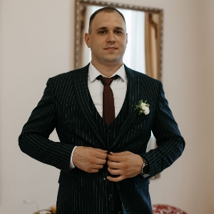Тимур Захаров