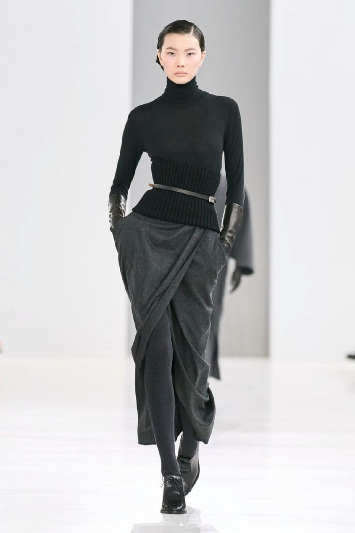 Стиль эксперта в оттенках благородного серого.
Идеи для гардеробной капсулы эксперта с высоким чеком
Сейчас работаю над стилем адвоката | Сетка — социальная сеть от hh.ru