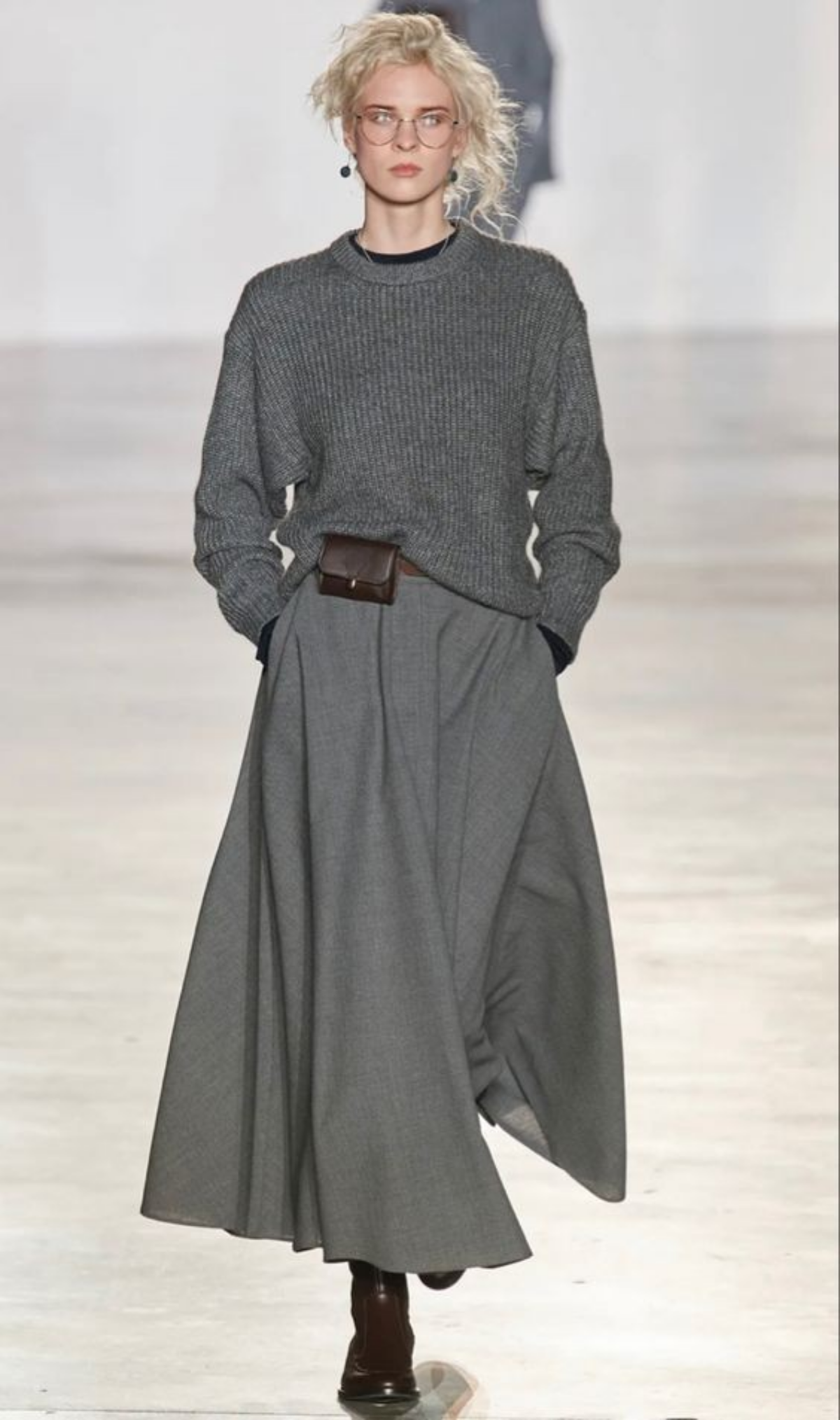 Стиль эксперта в оттенках благородного серого.
Идеи для гардеробной капсулы эксперта с высоким чеком
Сейчас работаю над стилем адвоката | Сетка — социальная сеть от hh.ru