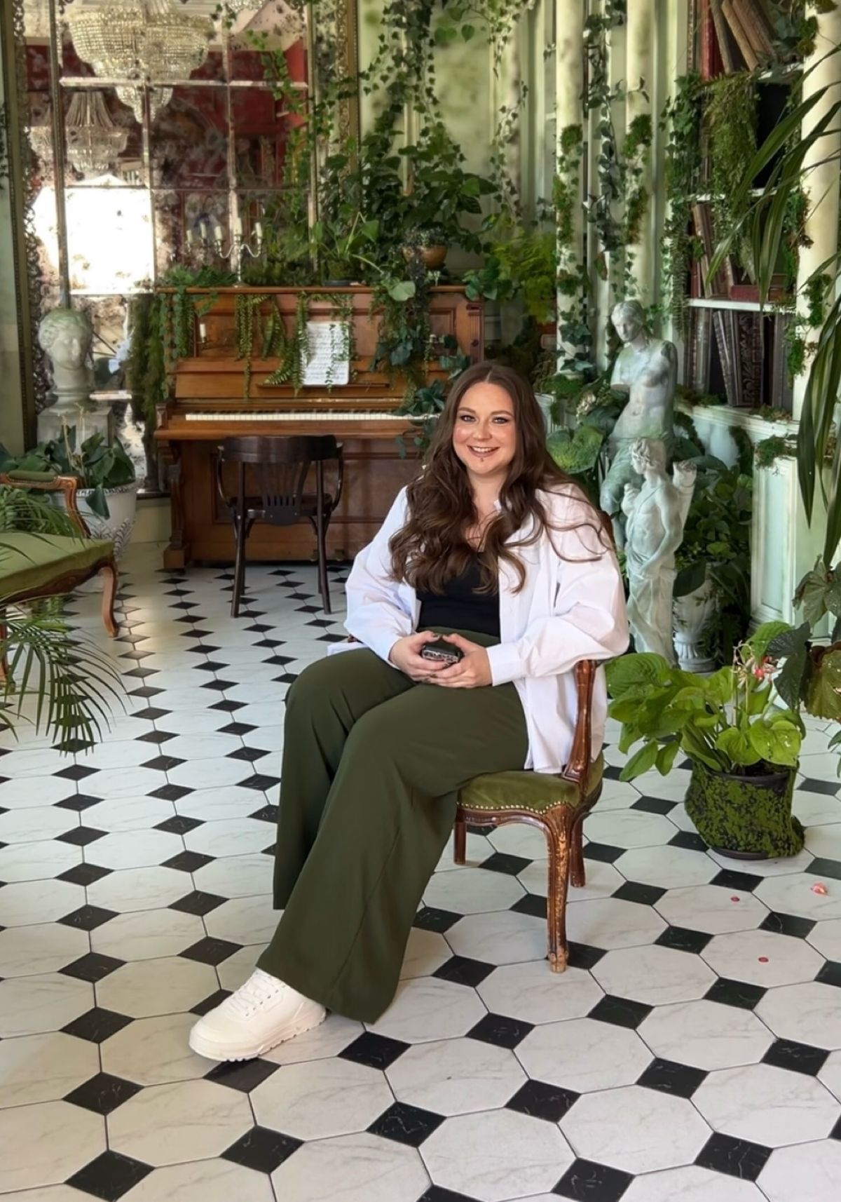 Привет, Сетка, давай знакомиться! 🙌
Я Ирина Сильянова, UX-редактор и диалоговый дизайнер | Сетка — социальная сеть от hh.ru
