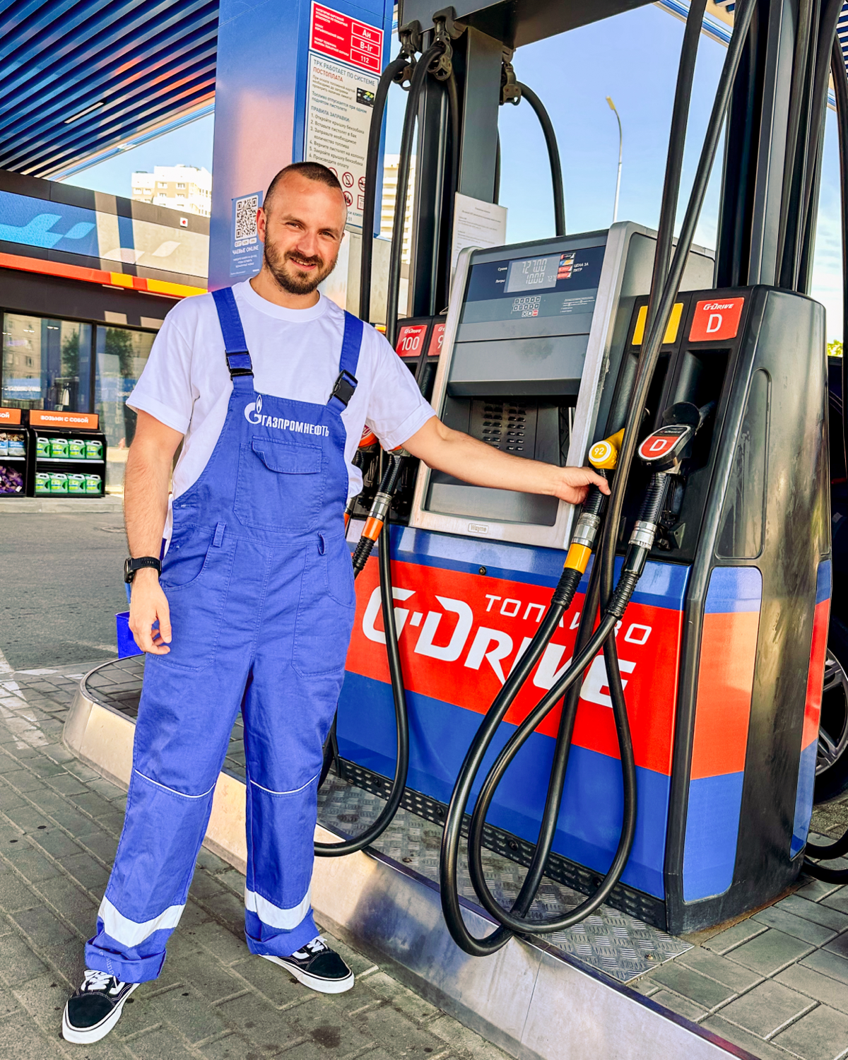 Сегодня у всех День знаний, а у меня — День нефтяника! 🎉
В этот день хочу поделиться интересным опытом | Сетка — социальная сеть от hh.ru