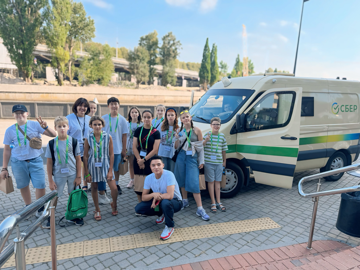 Последняя пятница лета была необычным рабочим днем.
Для детей сотрудников силами волонтёров и при поддержке Профсоюза провели День открытых дверей для детей сотрудников ПАО Сбербанк | Сетка — социальная сеть от hh.ru