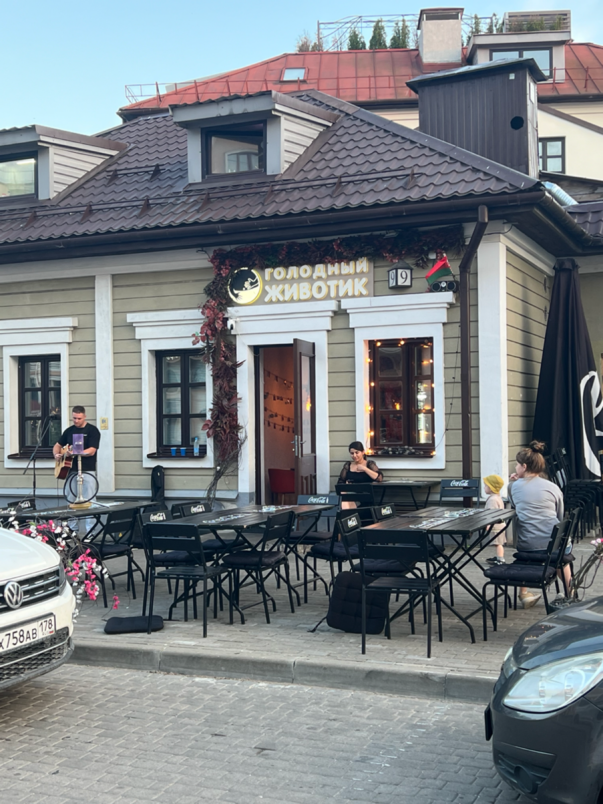 Когда выпала из рабочих процессов, гуляя по Минску.
Будто попала в Москву 90-х, город детства, только без дикого количества приезжих | Сетка — социальная сеть от hh.ru