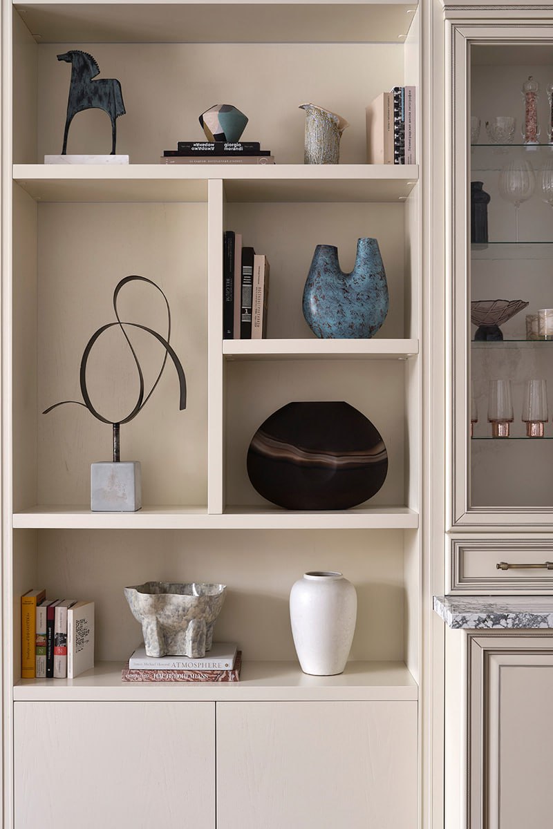 Дина Дымникова и Дарья Слушаева оформили квартиру, окна которой выходят на Церковь Михаила Архангела | Сетка — социальная сеть от hh.ru