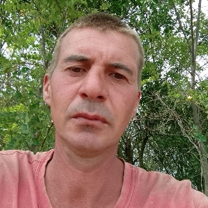 Максим Серов