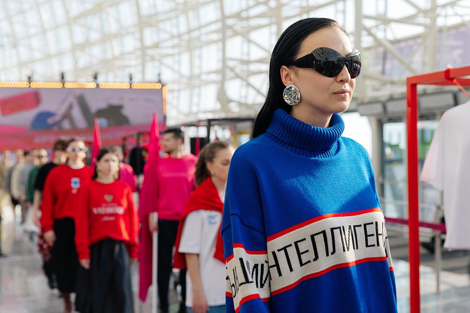 👗Масштабный модный показ под открытым небом совместно с Яндекс Маркетом
4 сентября с 19:00 до 22:00
В показе примут участие более 100 моделей | Сетка — социальная сеть от hh.ru
