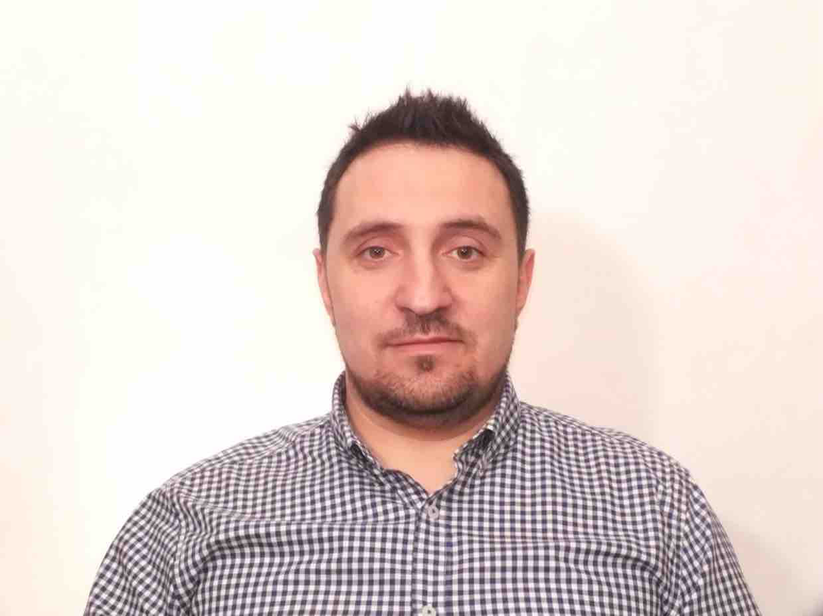 Максим Haхутин