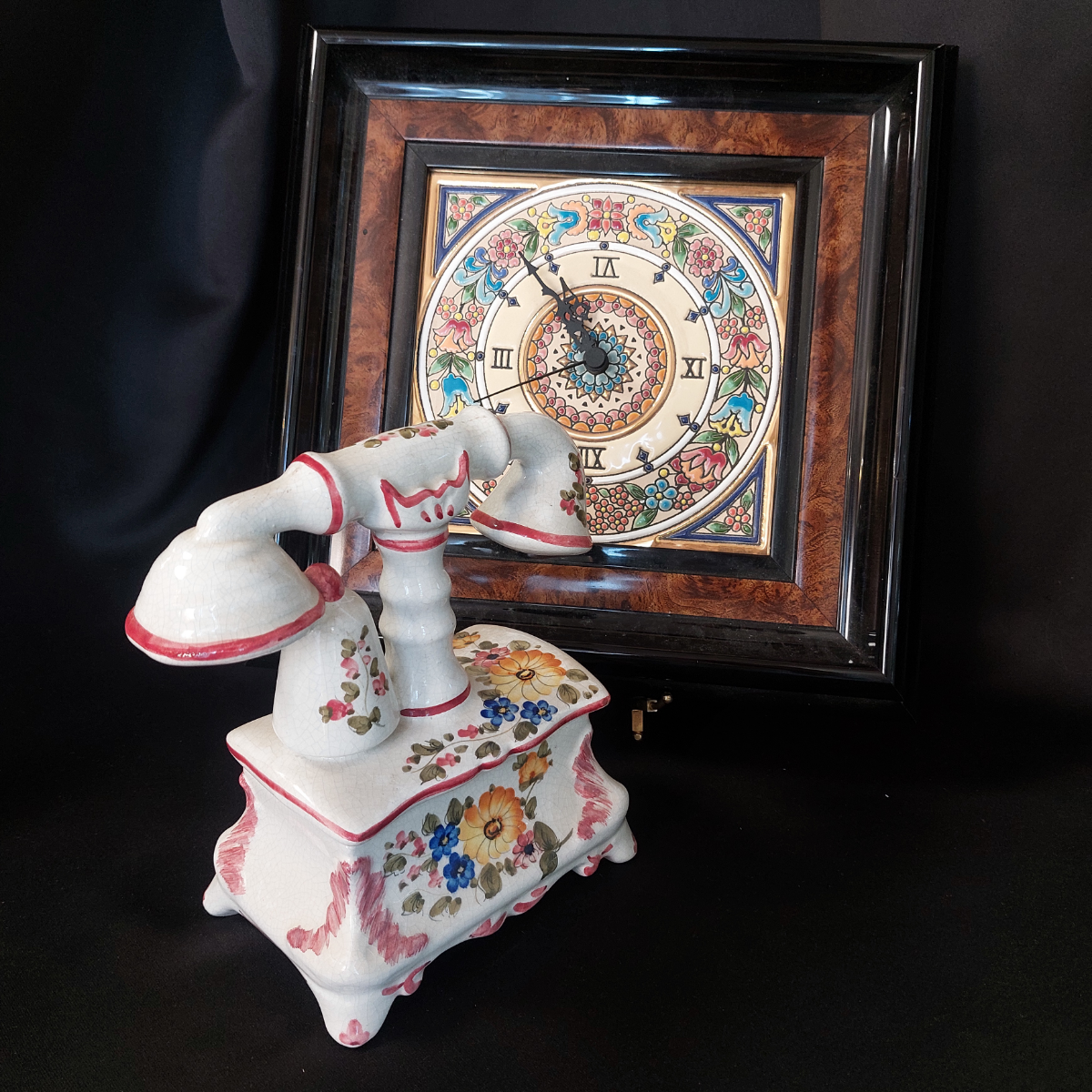 Винтаж, настроение, тайна ...
Телефон- шкатулка. 
Не вижу повода, не улыбнуться. 
Предметы для декора,
А хороший  декор для Настроения.
Ручная роспись. 
Размеры 10 х 20, высота 21 см.
Цена 3 800 ₽ | Сетка — социальная сеть от hh.ru