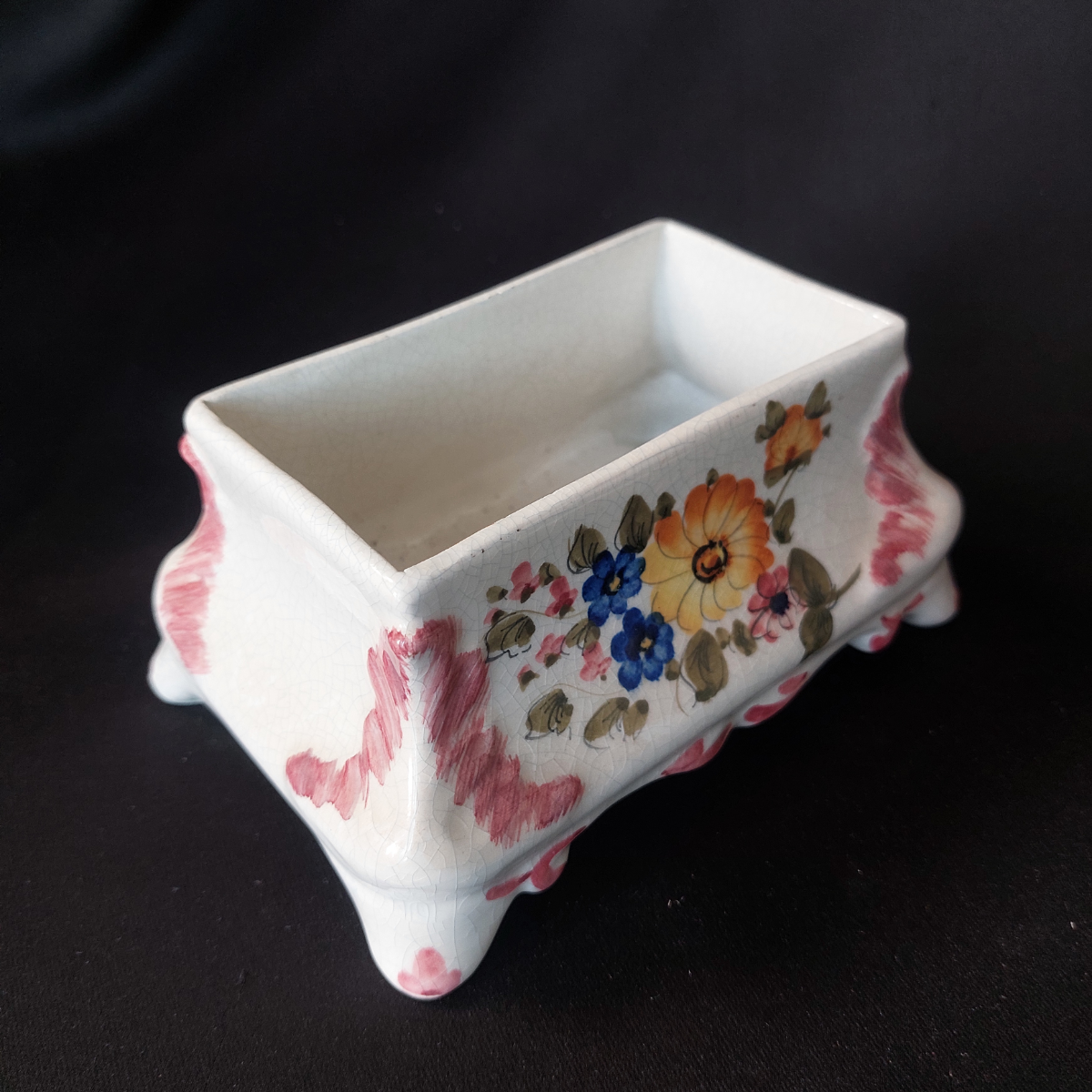 Винтаж, настроение, тайна ...
Телефон- шкатулка. 
Не вижу повода, не улыбнуться. 
Предметы для декора,
А хороший  декор для Настроения.
Ручная роспись. 
Размеры 10 х 20, высота 21 см.
Цена 3 800 ₽ | Сетка — социальная сеть от hh.ru