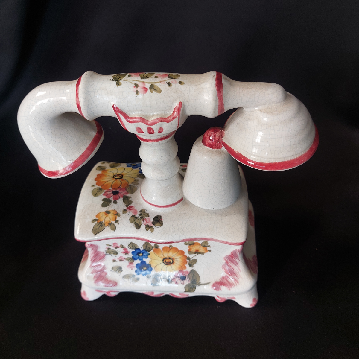 Винтаж, настроение, тайна ...
Телефон- шкатулка. 
Не вижу повода, не улыбнуться. 
Предметы для декора,
А хороший  декор для Настроения.
Ручная роспись. 
Размеры 10 х 20, высота 21 см.
Цена 3 800 ₽ | Сетка — социальная сеть от hh.ru