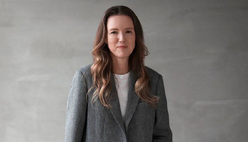 Клэр Уэйт Келлер стала новым креативным директором Uniqlo
Дизайнер будет отвечать за все линейки бренда, в том числе LifeWear. Это не первое сотрудничество Келлер с компанией | Сетка — социальная сеть от hh.ru