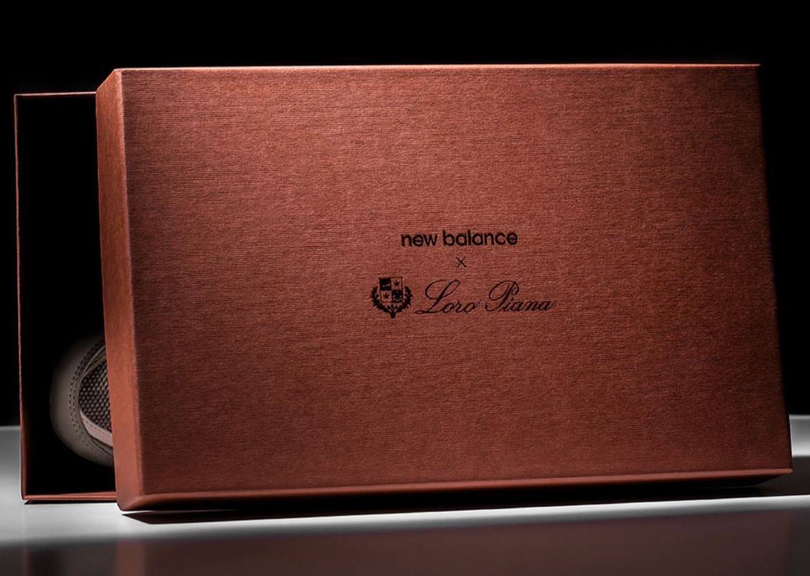 #Артем Спортивный люкс.
Фешн-бренд Loro Piana замутил коллабу с New Balance – брендом спортивной обуви и одежды. Осенью выйдет ограниченная коллекция: 1000 пар по 1000$ | Сетка — социальная сеть от hh.ru