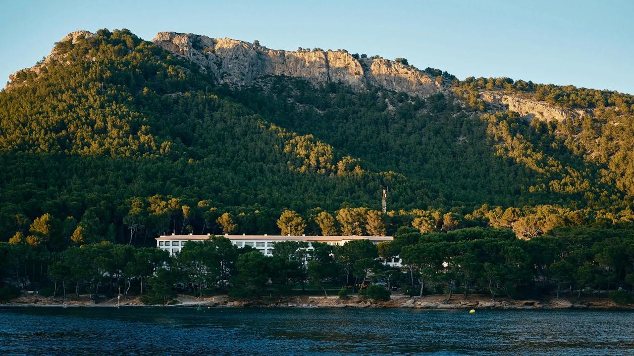 Палаццо или Форментор
Тема, которая близка каждой любительнице стиля и комфорта — брюки палаццо. Идеально свободные, не стесняющие движения, они представляют собой апогей удобства и элегантности | Сетка — социальная сеть от hh.ru