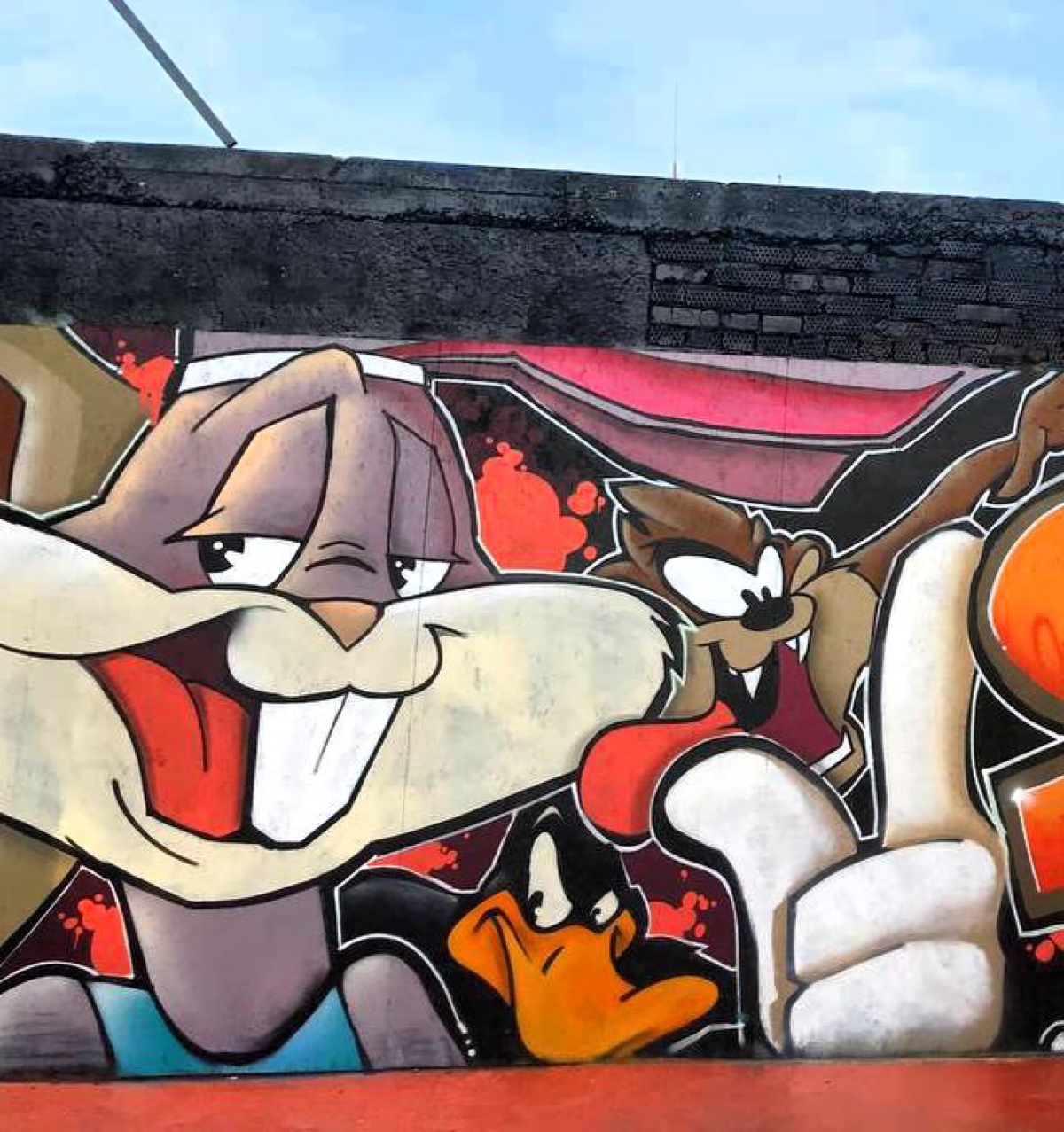 Расписал граффити на уличной баскетбольной площадке, по мотивам фильма “SPACE JAM”
#graffiti #art #streetart | Сетка — социальная сеть от hh.ru