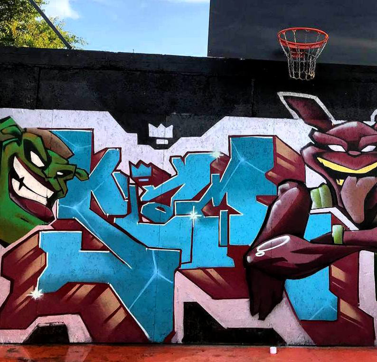 Расписал граффити на уличной баскетбольной площадке, по мотивам фильма “SPACE JAM”
#graffiti #art #streetart | Сетка — социальная сеть от hh.ru