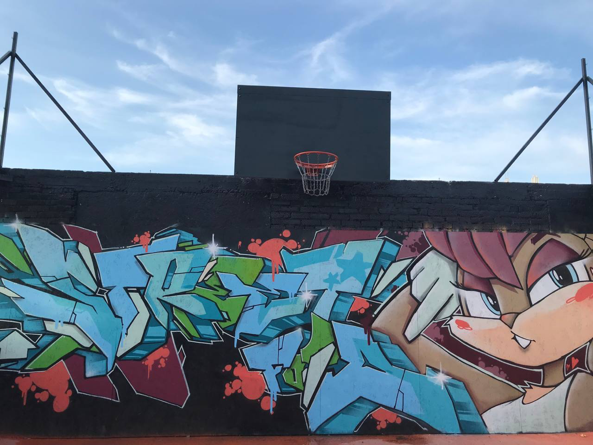 Расписал граффити на уличной баскетбольной площадке, по мотивам фильма “SPACE JAM”
#graffiti #art #streetart | Сетка — социальная сеть от hh.ru