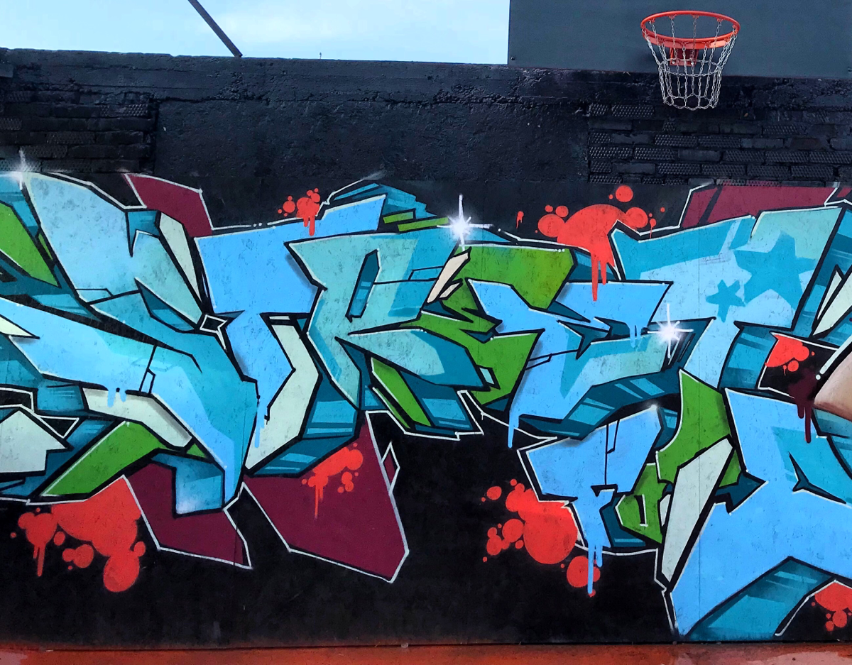 Расписал граффити на уличной баскетбольной площадке, по мотивам фильма “SPACE JAM”
#graffiti #art #streetart | Сетка — социальная сеть от hh.ru